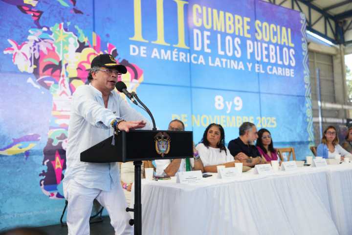 Petro: “Hoy la revolución se llama vida” en la Cumbre Social de los Pueblos