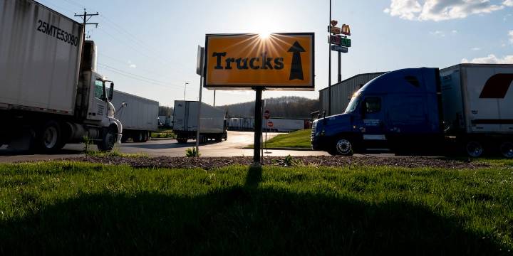 Court blocks new rules limiting which immigrants can get commercial drivers’ licenses