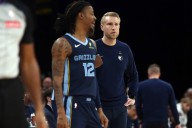 Deadspin | Grizzlies dealing with team drama as Rockets come to town