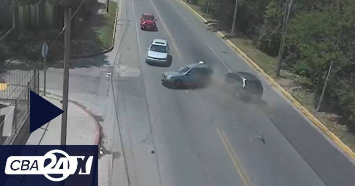 Video: dos mujeres heridas tras el choque de tres vehículos en Córdoba