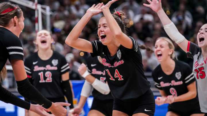 Barr-Reeve volleyball goes the distance to win Class 2A state title