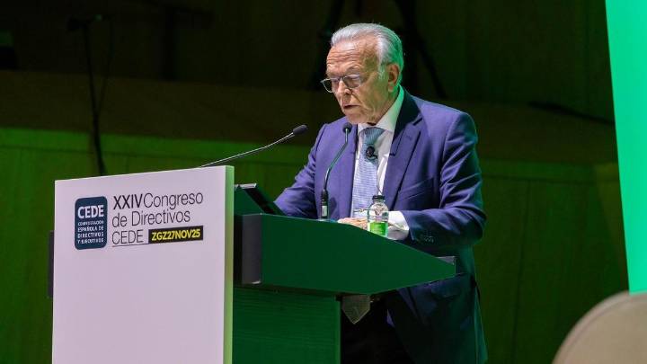 Fainé pide "ejemplaridad y compromiso social" a los directivos y advierte de "los discursos que idealizan la IA"