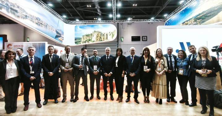 Benalmádena refuerza su promoción internacional en la WTM para captar al turista británico