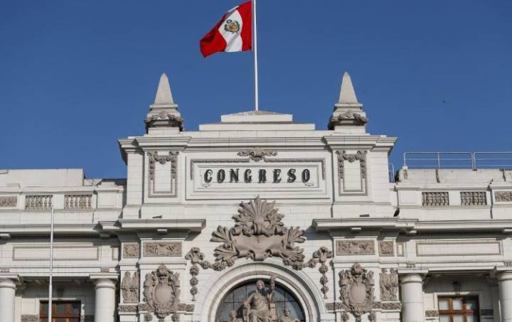 Congresistas recibirán tarjeta de S/1.900 y bonos de hasta S/46.900 en diciembre