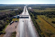 El Gobierno adjudicó las rutas 12, 14 y el enlace Victoria–Rosario: qué empresas asumirán la concesión