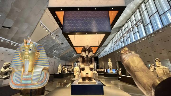 Vídeo: El Cairo exhibe por primera vez los tesoros desconocidos de Tutankamón