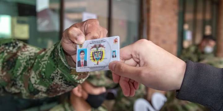Cómo tramitar la libreta militar si es mayor de 24 años o estudiante universitario: estos son los requisitos y lo que debe pagar