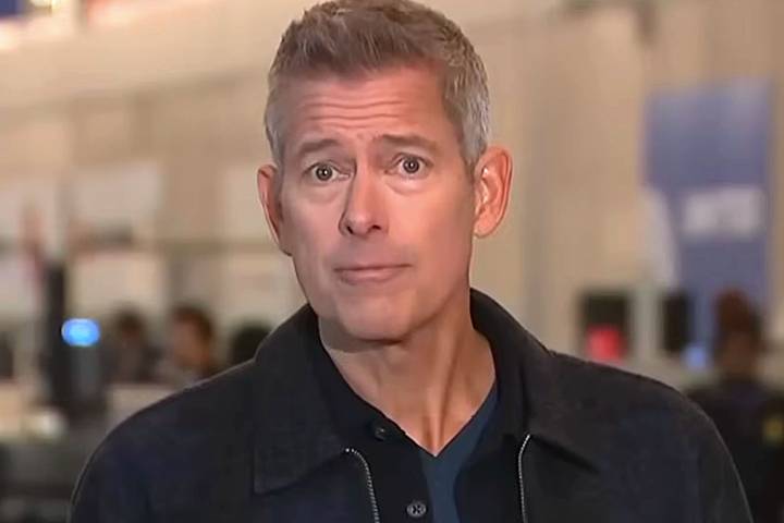 Transportation Secretary Dodges Question About 'Safety’ of Flying amid Government Shutdown