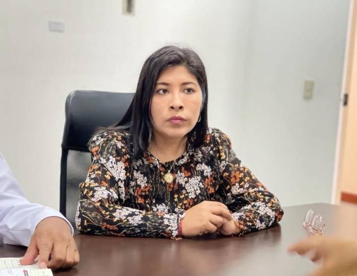 Perú ordena captura internacional de Betssy Chávez; embajada de México permanece bajo vigilancia