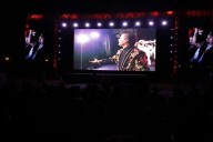 ¡REVIVE EL DIVO! Reúne Juanga a miles en la X con su concierto en Bellas Artes