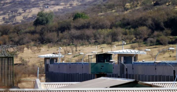 "Ya no hay presos de primera y segunda categoría": Presidente Boric confirma que Punta Peuco se convierte en cárcel común