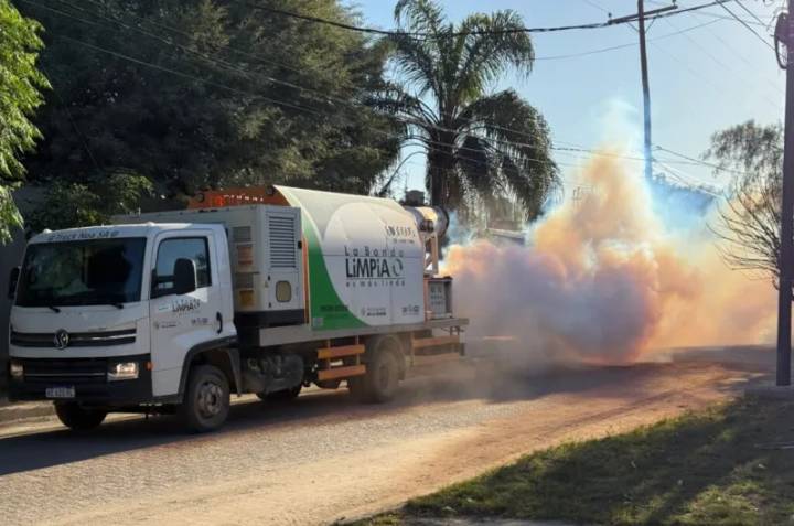 Refuerzan los trabajos de fumigación en diversos barrios