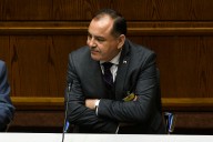 Exmagistrado Antonio Ulloa deberá devolver departamento y auto judicial tras ser destituido por el Senado