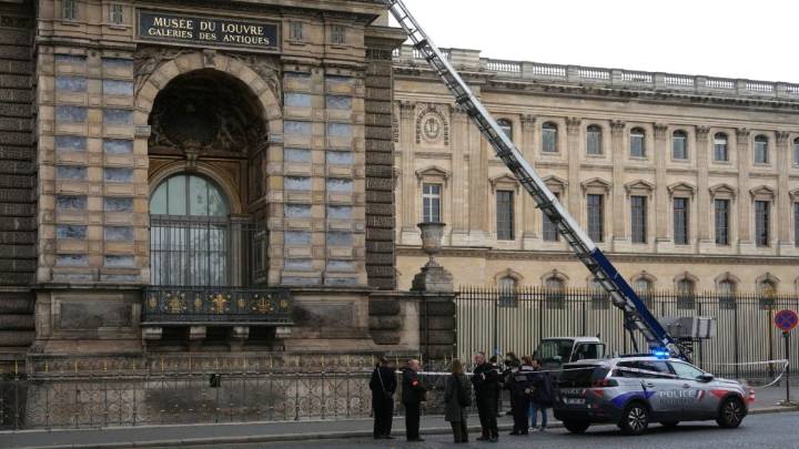 Louvre Heist Exposed Weak Link: Museum Security System Password Was Just 'Louvre'