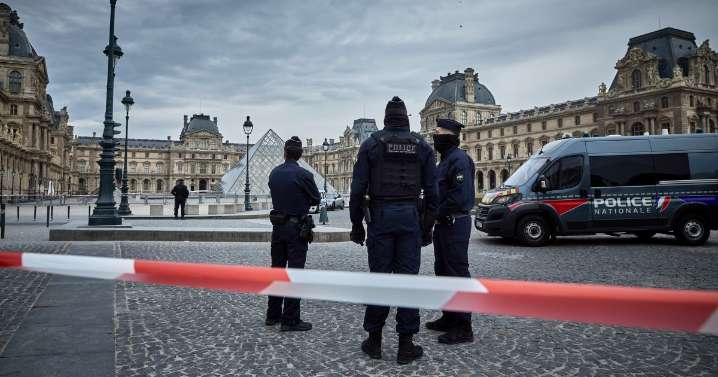 Four more arrested in connection with Louvre heist, Paris prosecutor says