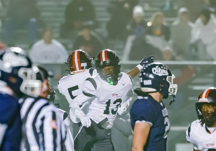 Defense continues dominant stretch as Aliquippa breezes past Oil City in PIAA quarterfinals