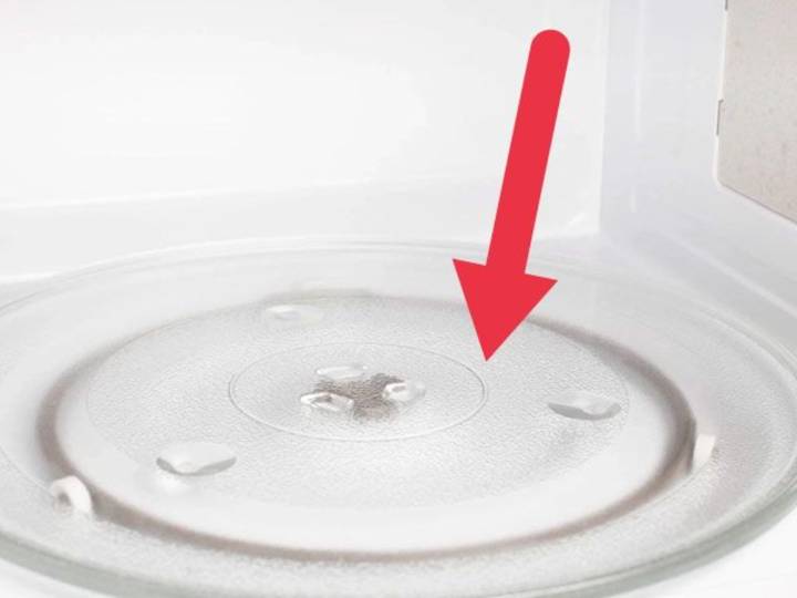 Unlikely genius way to use microwave item