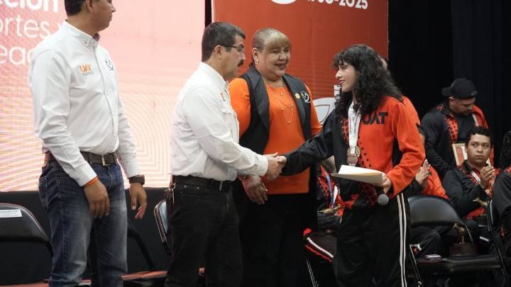 Entrega rector el galardón 'Orgullo UAT' tras desempeño histórico de medallistas universitarios