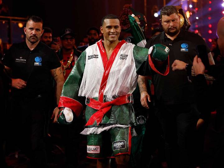 David Benavidez y su padre arremeten contra ‘Canelo’