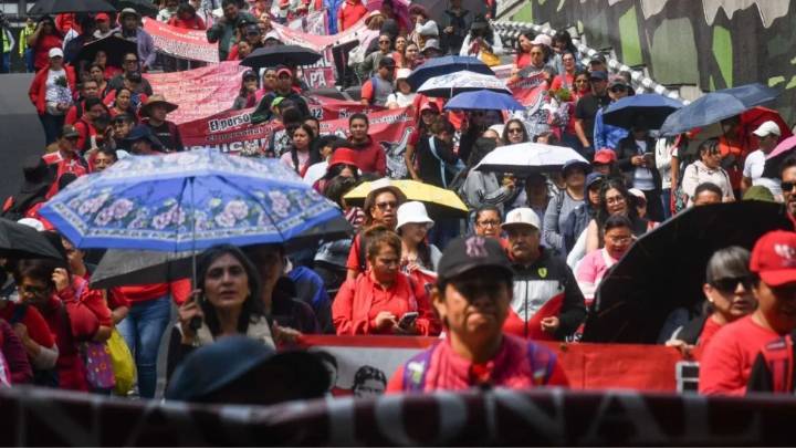 CNTE amaga con paro nacional y bloqueos en noviembre 2025