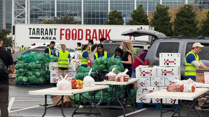 Still recovering from government shutdown, North Texans line up for Thanksgiving food distributions