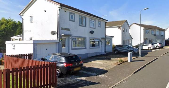 Kilwinning street locked down as armed police called to 'hostage situation'
