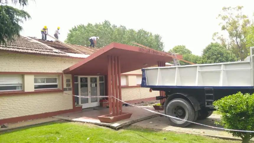 Avanza la obra de cambio de techo en el Hospital de Vela