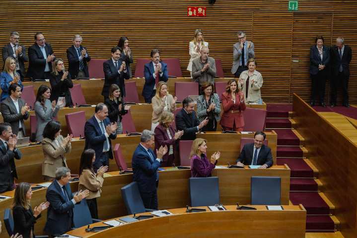Pérez Llorca, investido presidente de la Generalitat Valenciana con los 40 votos del PP y los 13 de Vox