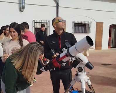 El IES Virgen de la Cabeza acerca la ciencia al alumnado con un taller de observación solar