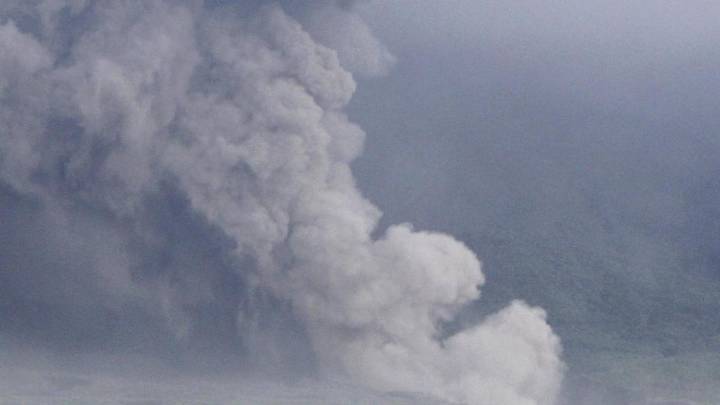 Indonesia volcano erupts, alert level raised to highest