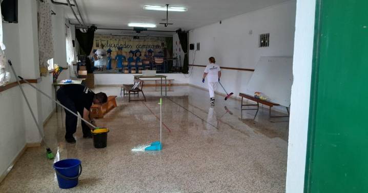 La rotura de una tubería obliga a trasladar 50 alumnos del colegio Virgen de la Cabeza de Ronda