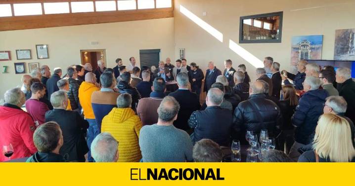 La ironía de un exdiputado de la CUP por una foto de Aliança Catalana repleta de hombres