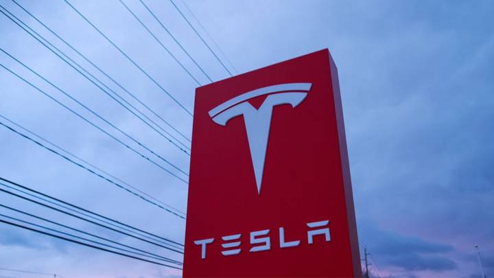 Tesla begins hiring for new $200 million "Megafactory" near Houston