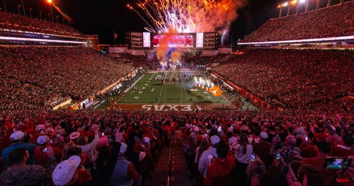 Texas A&M QB Marcel Reed returns after being helped off field in rivalry game against Texas