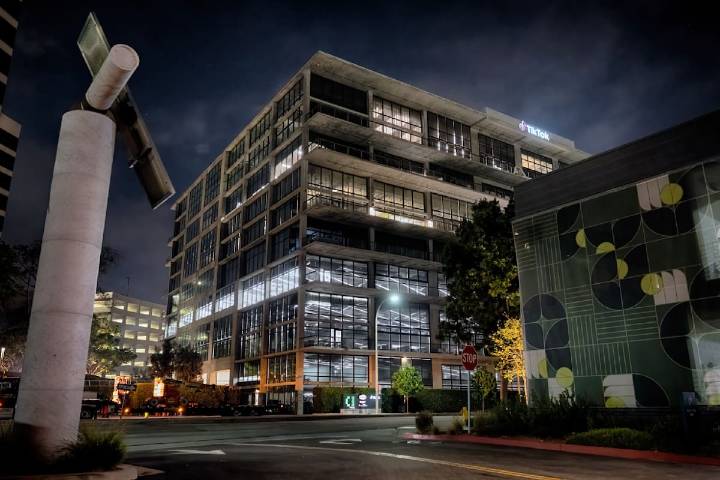 Adiós a la doble escalera. La polémica norma que aprobó una ciudad de California para construir edificios más baratos