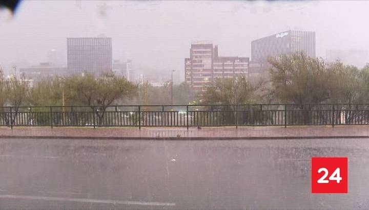 Cámara de TVN captó truenos y relámpagos durante despacho en vivo