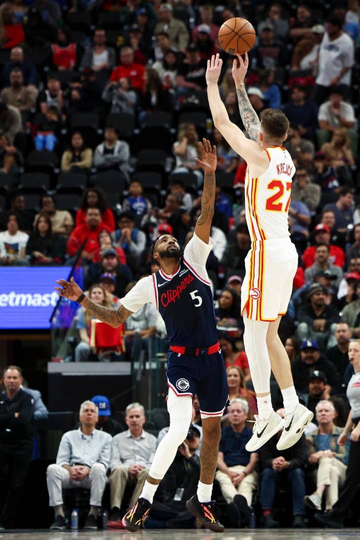 Krejci anota récord personal de 28 puntos y Hawks derrotan 105-102 a Clippers – Chicago Tribune