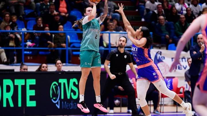 Victoria de mérito del CAB Estepona en Ferrol (75