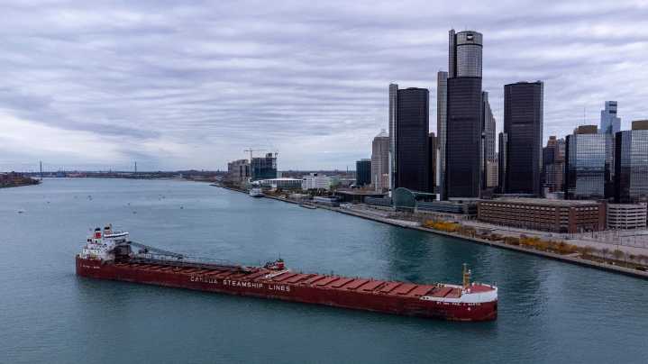 739-foot freighter is stuck in the Detroit River