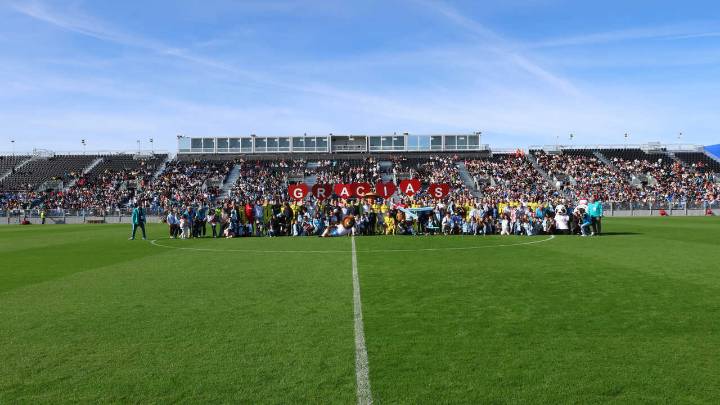 El partido de Aspanoa: Un Ibercaja Estadio lleno de solidaridad para luchar contra el cáncer