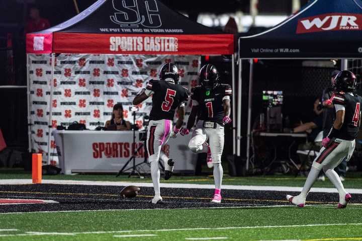 Flint-area football district semis roundup: Grand Blanc, Goodrich advance to district finals behind explosive offenses