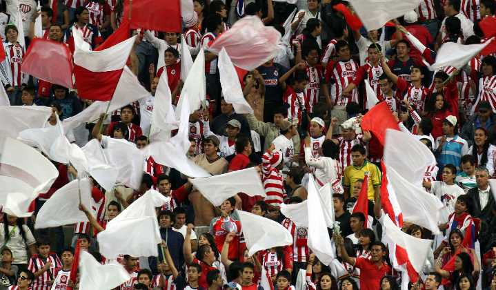 ¡Fiesta Rojiblanca! Afición de Chivas prepara recibimiento espectácular ante Cruz Azul