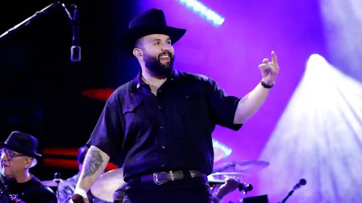 Carín León en El Campín: Bogotá se prepara para recibir al ícono de la música regional mexicana