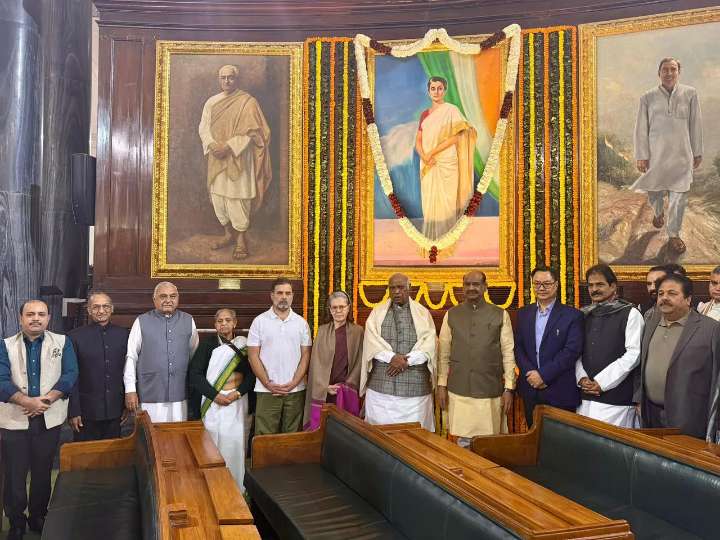 Congress leaders pay tribute to Former PM Indira Gandhi on her 108th birth anniversary