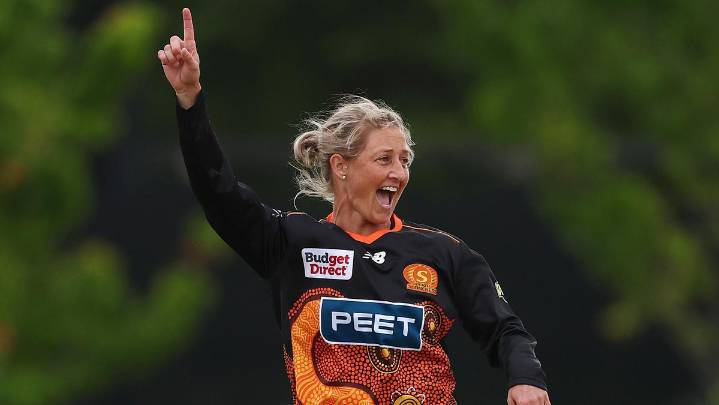 Perth Scorchers cruise to rain-affected WBBL win over Adelaide Strikers as captain Sophie Devine stars