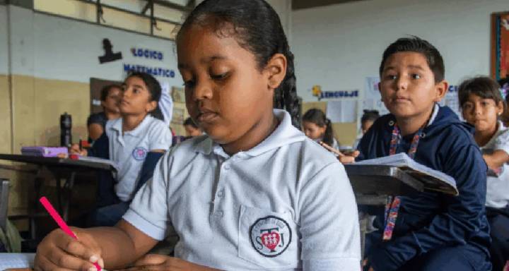 Fe y Alegría lanza la campaña «Beca a un Estudiante» para prevenir la deserción estudiantil