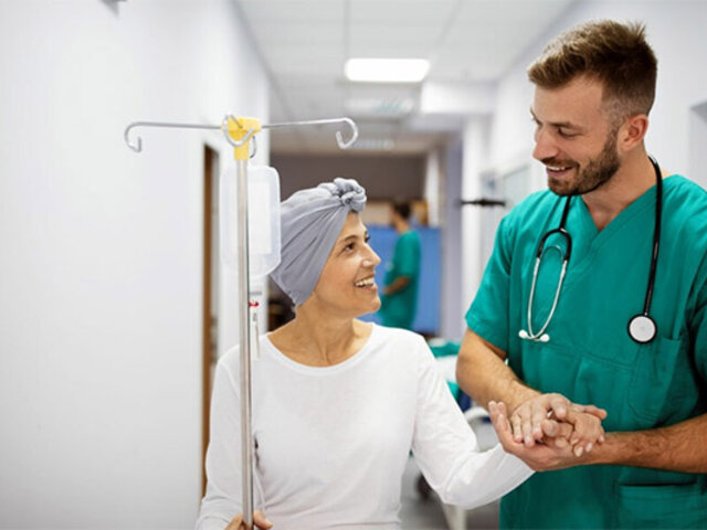 Cuatro regiones cierran el 2025 sin patólogos y Lima concentra casi la mitad de oncólogos