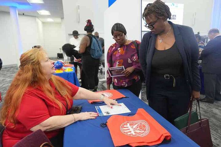 Unemployment benefits filings drop