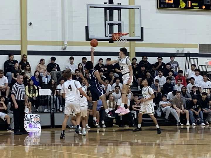 Area high school teams play final games before Thanksgiving