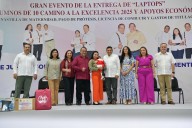 Javier May refrenda compromiso, entrega apoyos al SUTSET